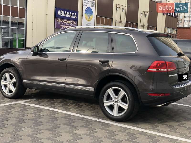 Внедорожник / Кроссовер Volkswagen Touareg 2011 в Киеве