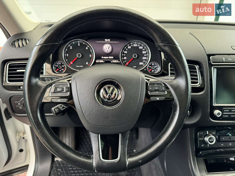 Позашляховик / Кросовер Volkswagen Touareg 2015 в Білій Церкві
