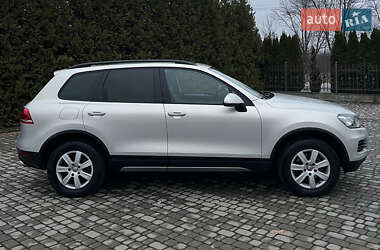 Внедорожник / Кроссовер Volkswagen Touareg 2012 в Черновцах