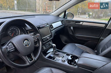 Внедорожник / Кроссовер Volkswagen Touareg 2012 в Черновцах