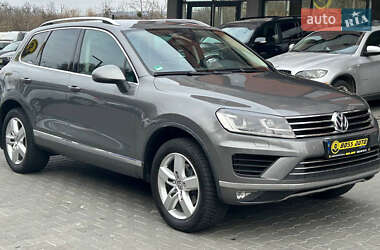 Позашляховик / Кросовер Volkswagen Touareg 2015 в Чернівцях