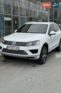 Внедорожник / Кроссовер Volkswagen Touareg 2016 в Киеве