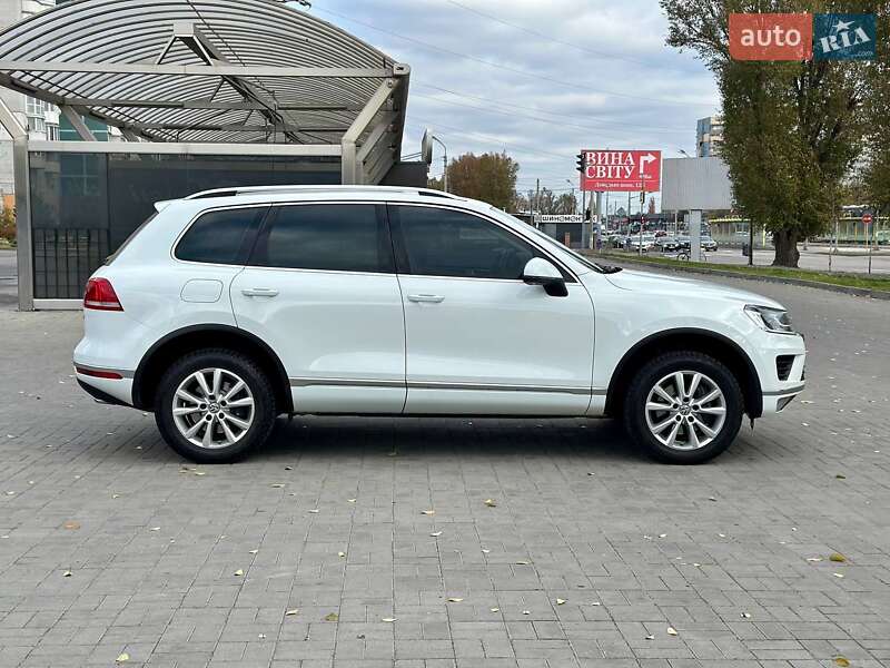 Позашляховик / Кросовер Volkswagen Touareg 2017 в Дніпрі