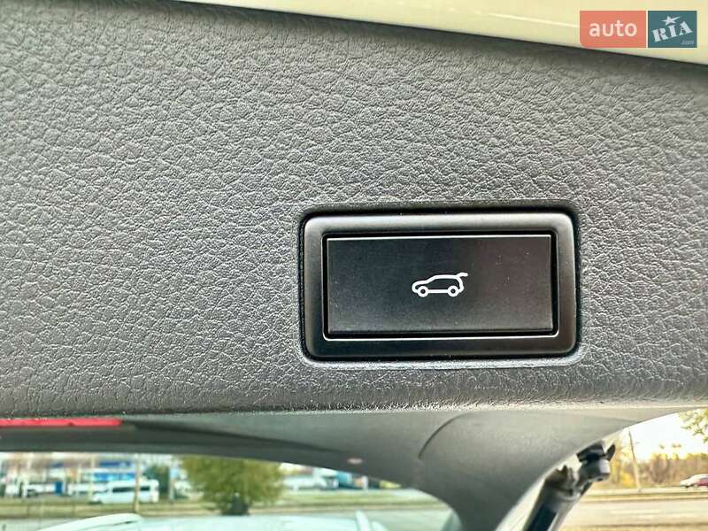 Позашляховик / Кросовер Volkswagen Touareg 2017 в Дніпрі