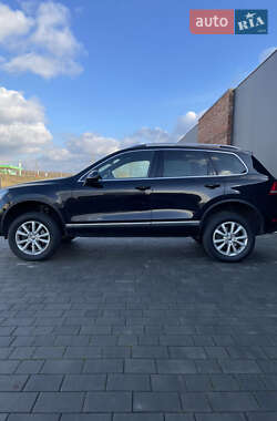 Внедорожник / Кроссовер Volkswagen Touareg 2013 в Хмельницком