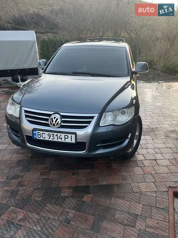 Внедорожник / Кроссовер Volkswagen Touareg 2008 в Золочеве