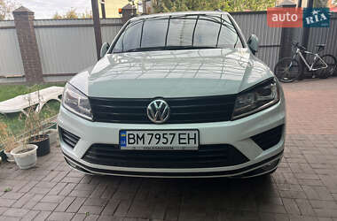 Позашляховик / Кросовер Volkswagen Touareg 2015 в 