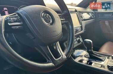 Внедорожник / Кроссовер Volkswagen Touareg 2014 в Борисполе