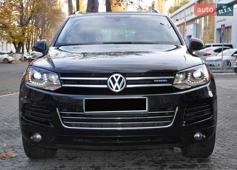 Внедорожник / Кроссовер Volkswagen Touareg 2011 в 