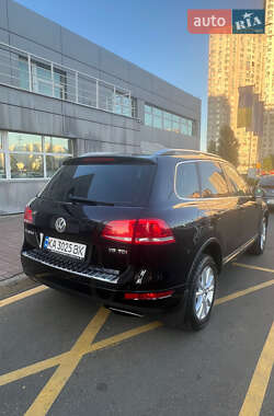 Внедорожник / Кроссовер Volkswagen Touareg 2011 в Киеве