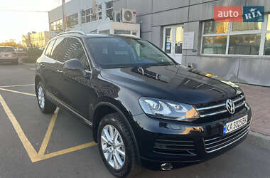 Внедорожник / Кроссовер Volkswagen Touareg 2011 в Киеве