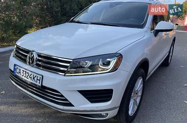 Внедорожник / Кроссовер Volkswagen Touareg 2015 в Черкассах