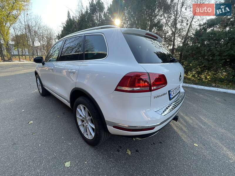 Внедорожник / Кроссовер Volkswagen Touareg 2015 в Черкассах