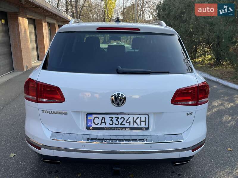 Внедорожник / Кроссовер Volkswagen Touareg 2015 в Черкассах