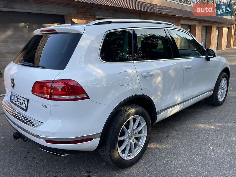 Внедорожник / Кроссовер Volkswagen Touareg 2015 в Черкассах