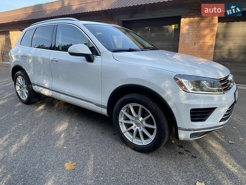 Внедорожник / Кроссовер Volkswagen Touareg 2015 в Черкассах