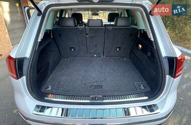 Внедорожник / Кроссовер Volkswagen Touareg 2015 в 