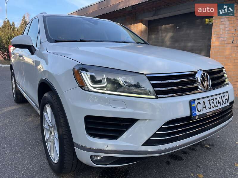 Внедорожник / Кроссовер Volkswagen Touareg 2015 в Черкассах