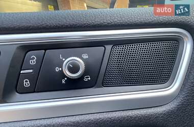 Внедорожник / Кроссовер Volkswagen Touareg 2015 в 