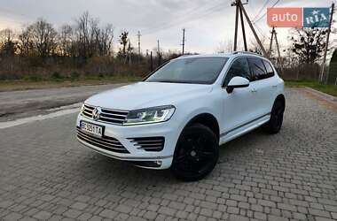 Внедорожник / Кроссовер Volkswagen Touareg 2016 в Львове