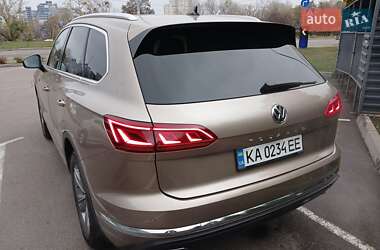 Внедорожник / Кроссовер Volkswagen Touareg 2018 в Киеве