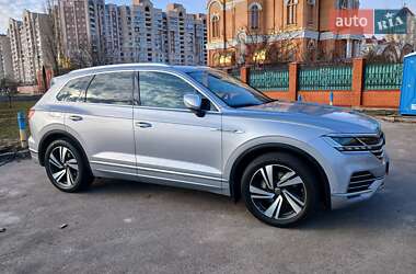 Внедорожник / Кроссовер Volkswagen Touareg 2020 в Киеве