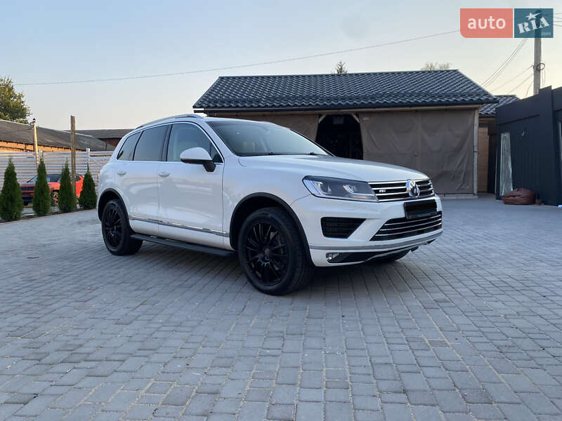 Позашляховик / Кросовер Volkswagen Touareg 2014 в 