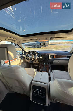 Позашляховик / Кросовер Volkswagen Touareg 2014 в 