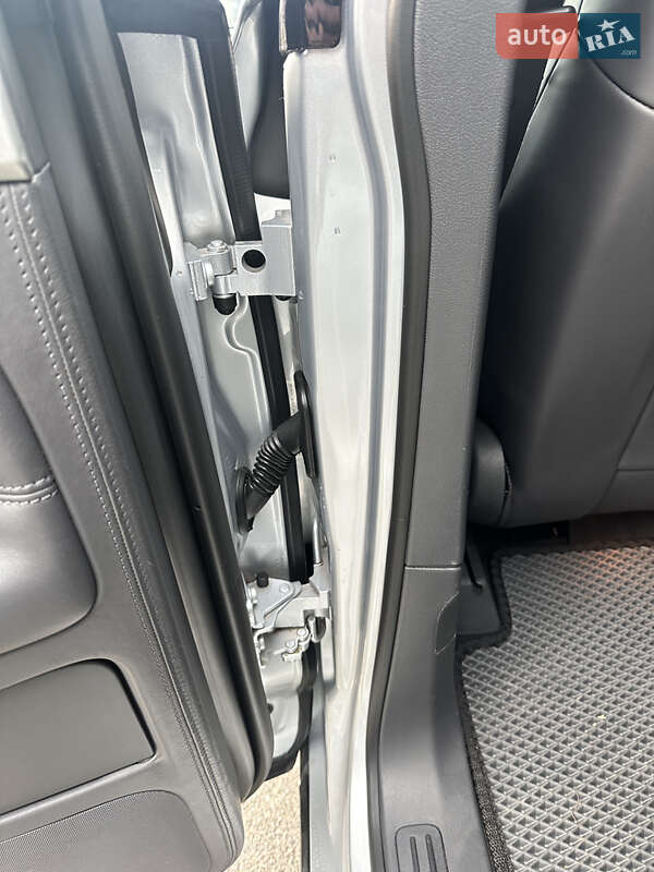 Внедорожник / Кроссовер Volkswagen Touareg 2009 в Киеве
