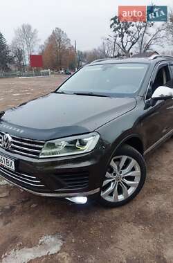 Позашляховик / Кросовер Volkswagen Touareg 2015 в Прилуках