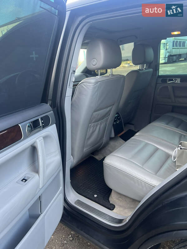 Внедорожник / Кроссовер Volkswagen Touareg 2005 в Каменец-Подольском