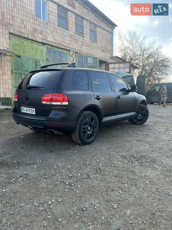 Внедорожник / Кроссовер Volkswagen Touareg 2005 в Каменец-Подольском