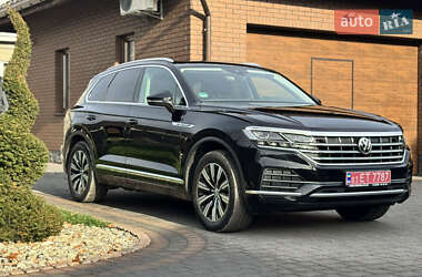 Внедорожник / Кроссовер Volkswagen Touareg 2019 в Дубно