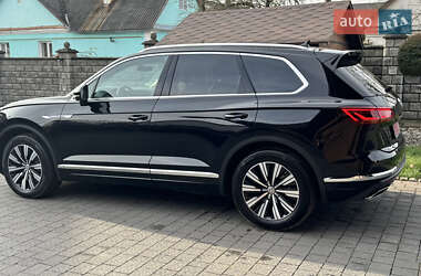 Внедорожник / Кроссовер Volkswagen Touareg 2019 в Дубно