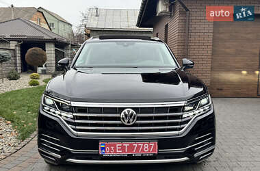 Внедорожник / Кроссовер Volkswagen Touareg 2019 в Дубно