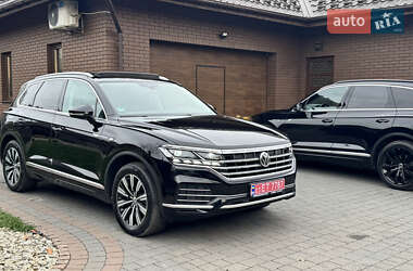 Внедорожник / Кроссовер Volkswagen Touareg 2019 в Дубно