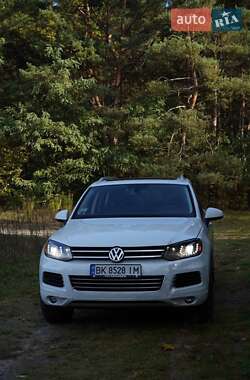 Внедорожник / Кроссовер Volkswagen Touareg 2012 в Дубровице