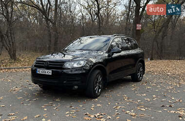 Внедорожник / Кроссовер Volkswagen Touareg 2012 в Днепре