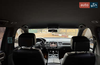 Внедорожник / Кроссовер Volkswagen Touareg 2012 в Днепре