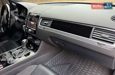 Внедорожник / Кроссовер Volkswagen Touareg 2012 в Днепре