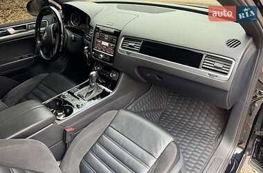 Внедорожник / Кроссовер Volkswagen Touareg 2012 в Днепре