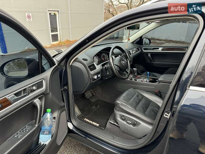 Позашляховик / Кросовер Volkswagen Touareg 2015 в Вінниці