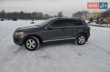 Внедорожник / Кроссовер Volkswagen Touareg 2013 в Конотопе