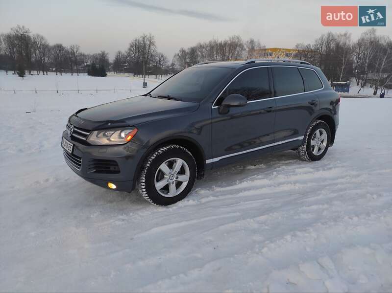 Внедорожник / Кроссовер Volkswagen Touareg 2013 в Конотопе