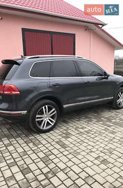 Позашляховик / Кросовер Volkswagen Touareg 2016 в Чернівцях