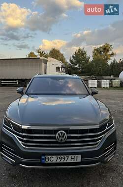 Позашляховик / Кросовер Volkswagen Touareg 2018 в Львові