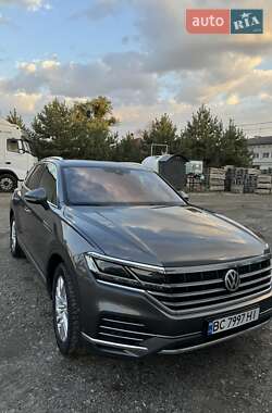 Позашляховик / Кросовер Volkswagen Touareg 2018 в Львові