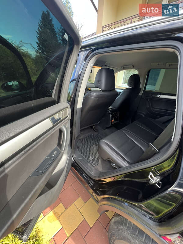 Позашляховик / Кросовер Volkswagen Touareg 2012 в Ужгороді