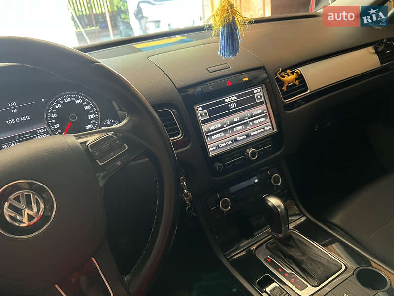 Позашляховик / Кросовер Volkswagen Touareg 2012 в Ужгороді