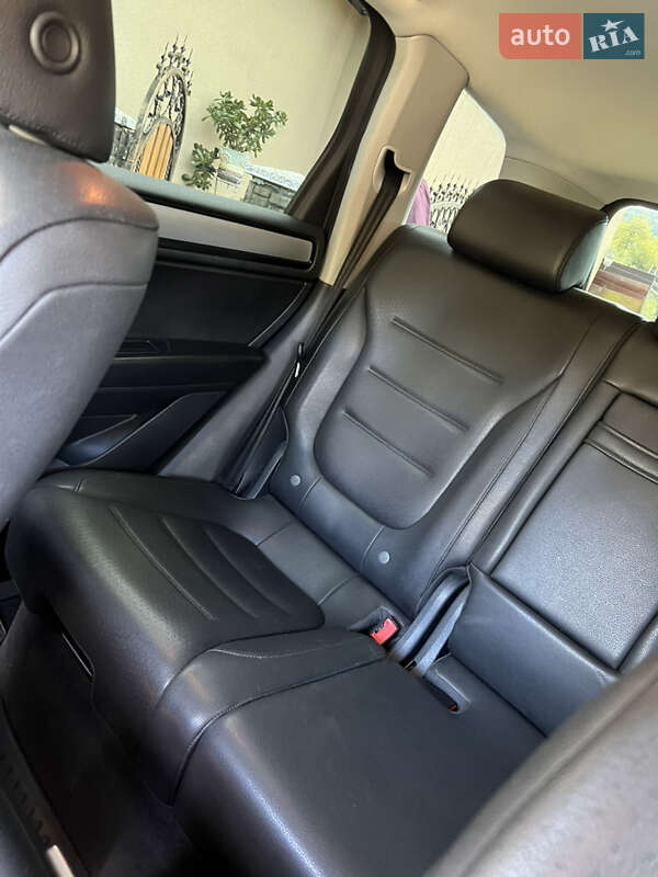 Позашляховик / Кросовер Volkswagen Touareg 2012 в Ужгороді
